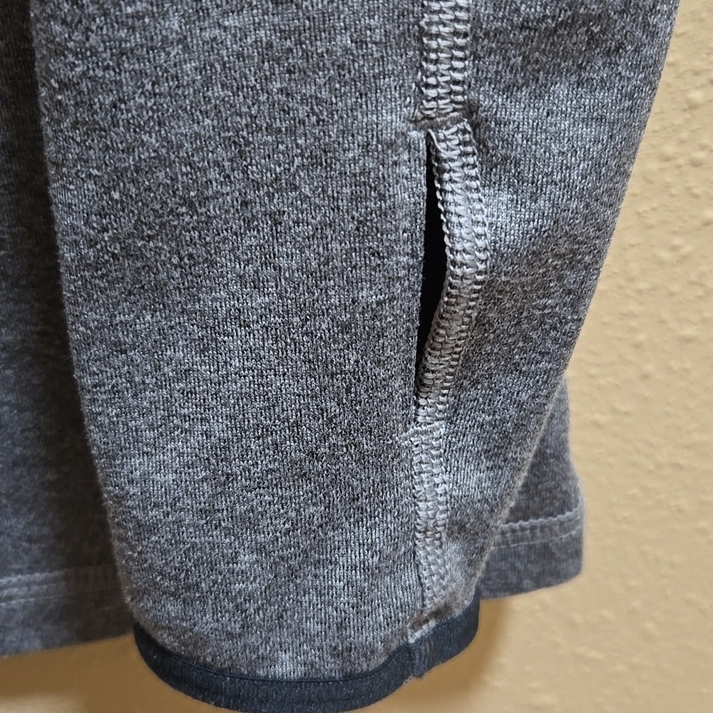 Nike Women’s Long-Sleeve Crew Top in Heather Gray - Picture 4 of 6